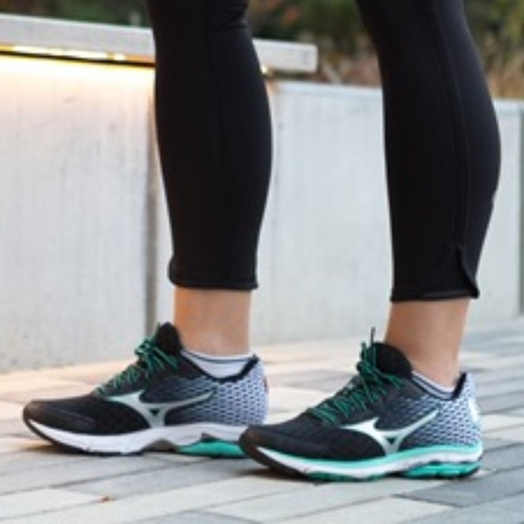 mizuno wave rider 18 gold